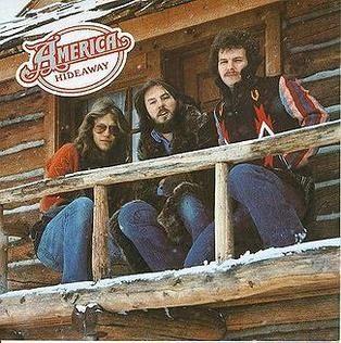 Capa do álbum "Hideaway", de America