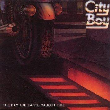 Capa do Álbum "The Day The Earth Caught Fire", de City Boy