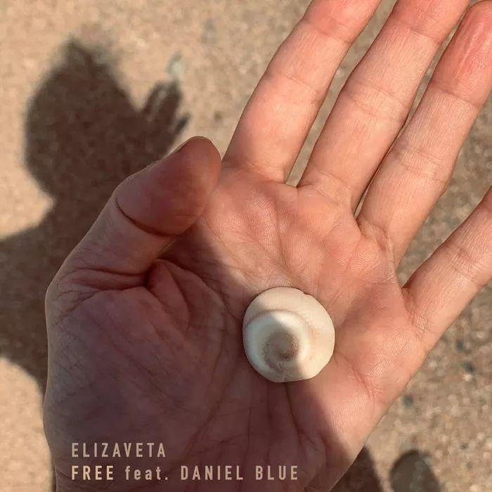 Capa do álbum "Free (feat. Daniel Blue)", de Elizaveta