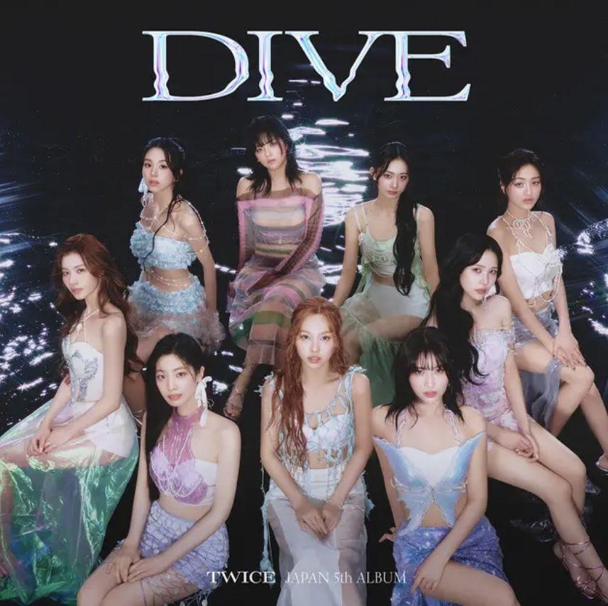Portada del álbum "DIVE", de TWICE