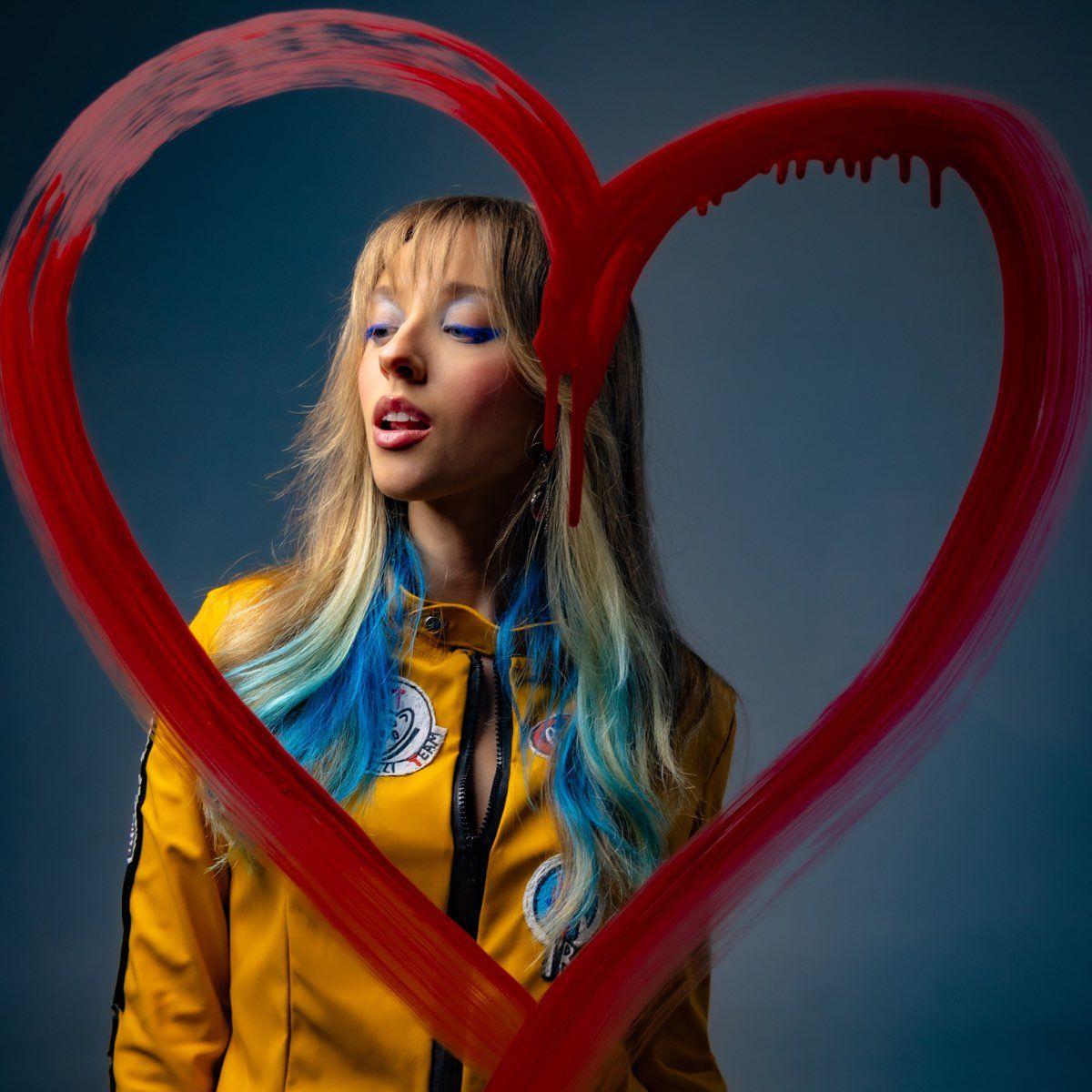 Capa do Single/EP "ex.ploda", de Isa Buzzi