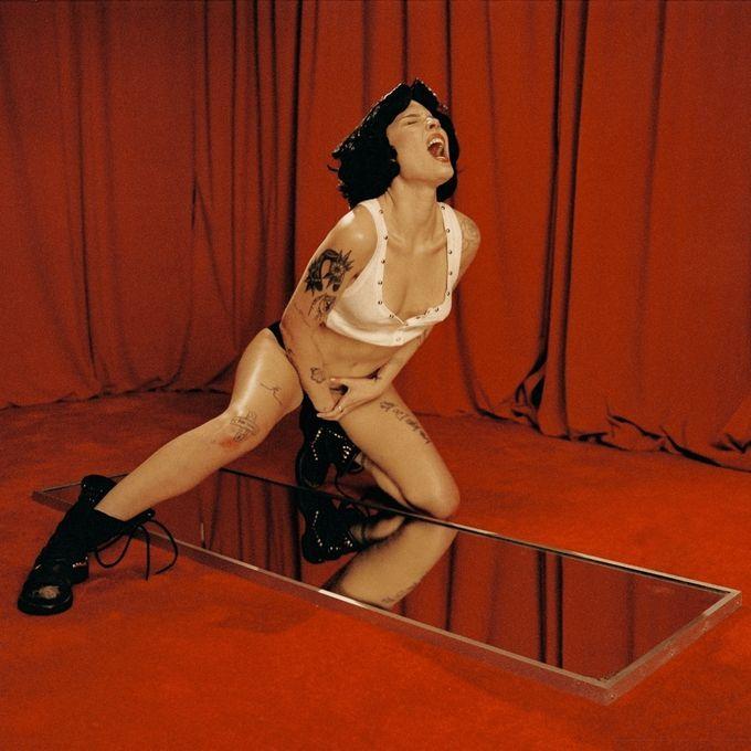 Capa do álbum "safeword", de Halsey