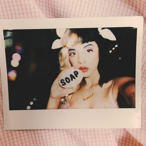 Capa do álbum "Soap", de Melanie Martinez