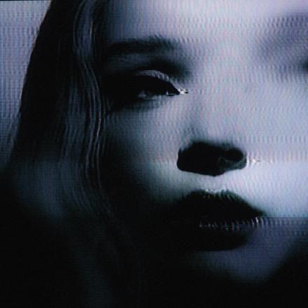 Capa do álbum "Spit", de Poppy
