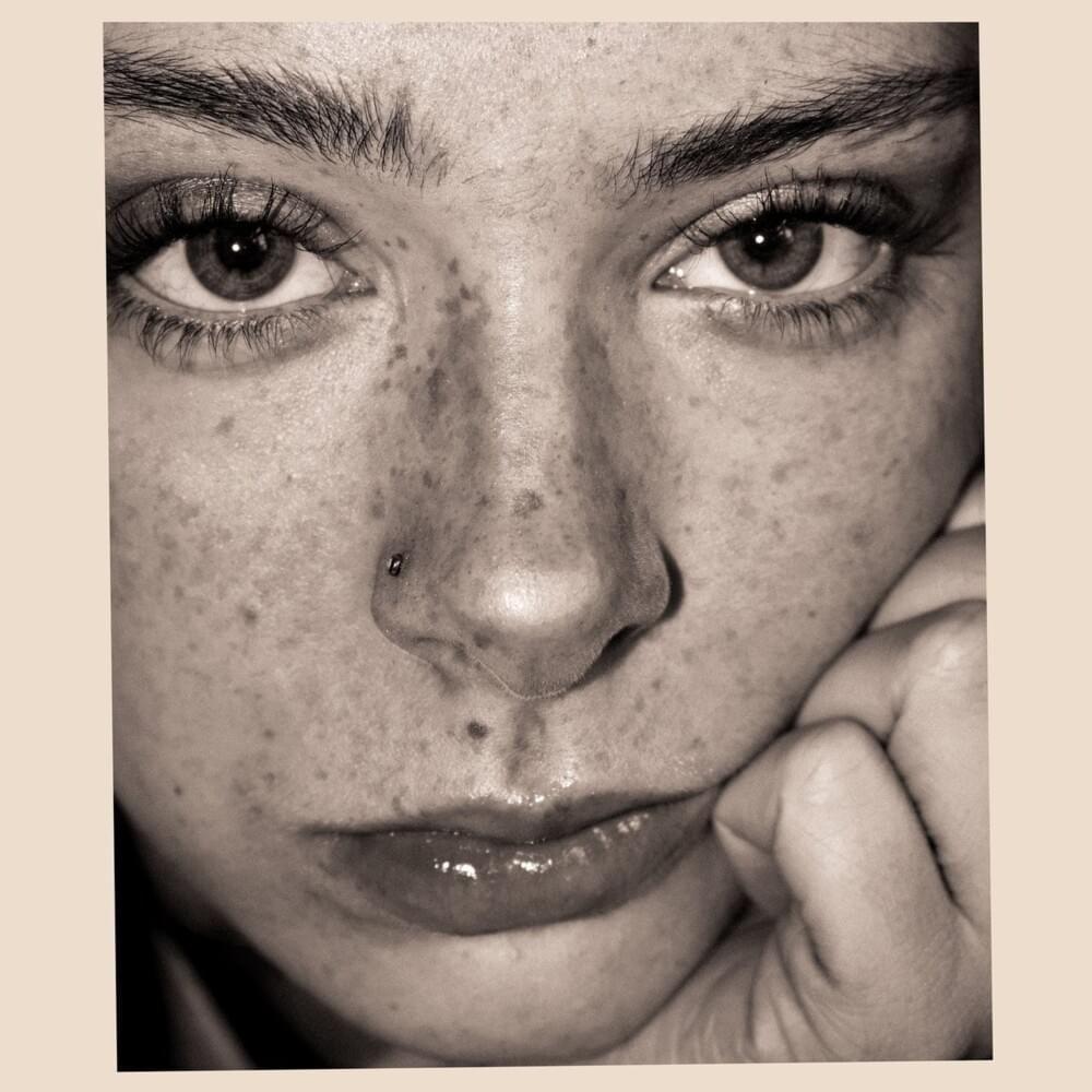 Capa do Single/EP "Falling Asleep At The Wheel", de Holly Humberstone