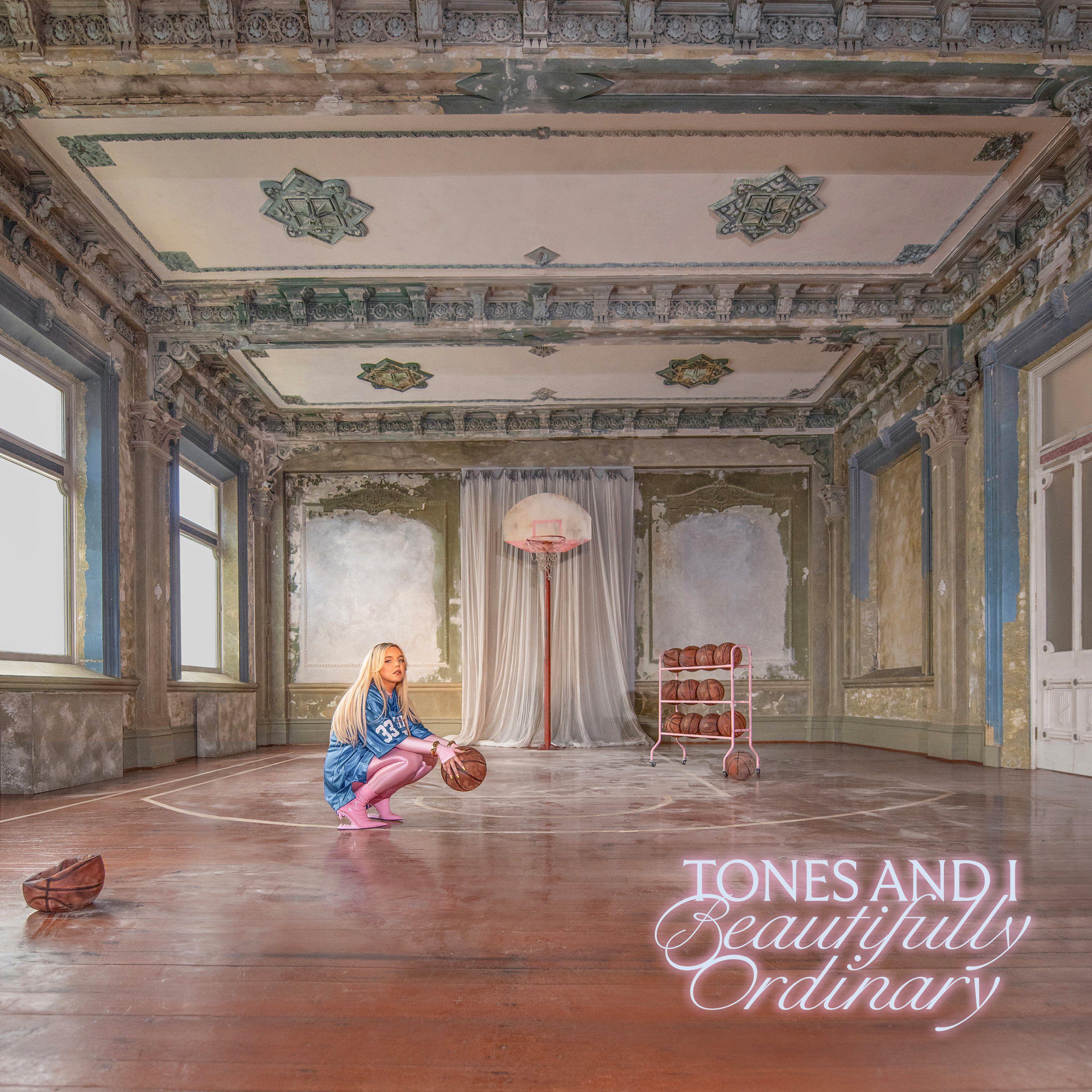 Portada de Álbum "Beautifully Ordinary ", de Tones And I