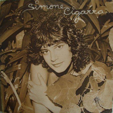 Capa do álbum "Cigarra", de Simone