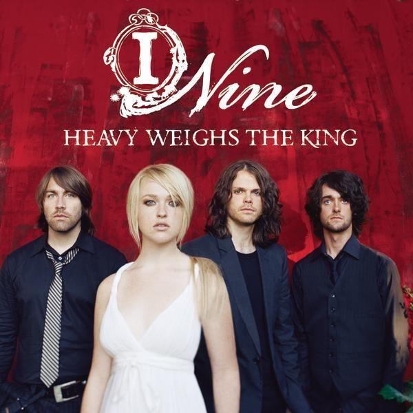 Capa do Álbum "Heavy Weighs The King", de I Nine