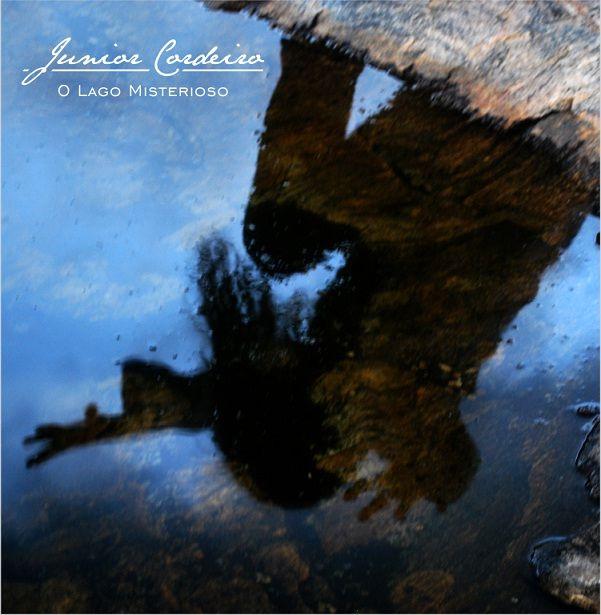 Capa do Álbum "O Lago Misterioso", de Júnior Cordeiro