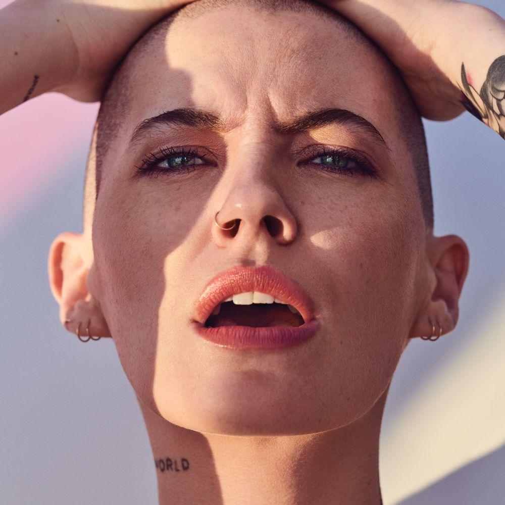 Capa do Álbum "CHAMPION", de Bishop Briggs