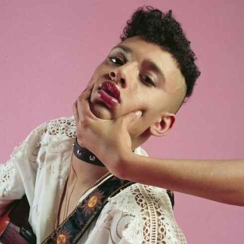 Portada de Álbum "We're In Love & The World Is Ending", de Tyler Cole