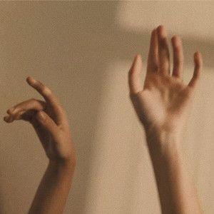 Capa do álbum "Ela (Unpeeled)", de Clarissa
