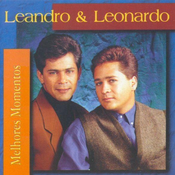Album cover of "Melhores Momentos" by Leandro & Leonardo