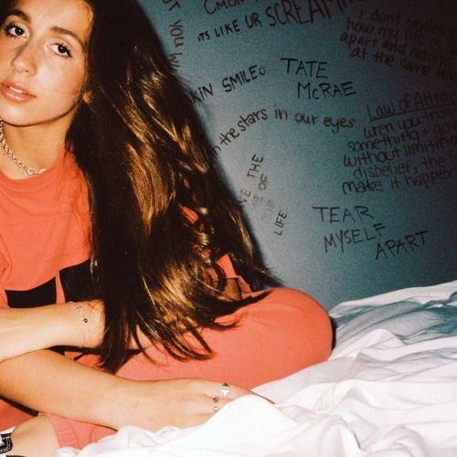 Portada del álbum "tear myself apart", de Tate McRae