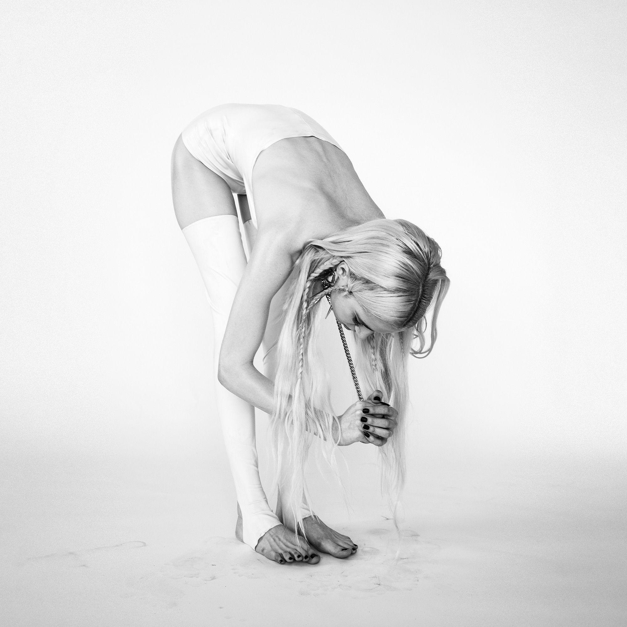 Portada de Sencillo/EP "All The Things She Said", de Poppy