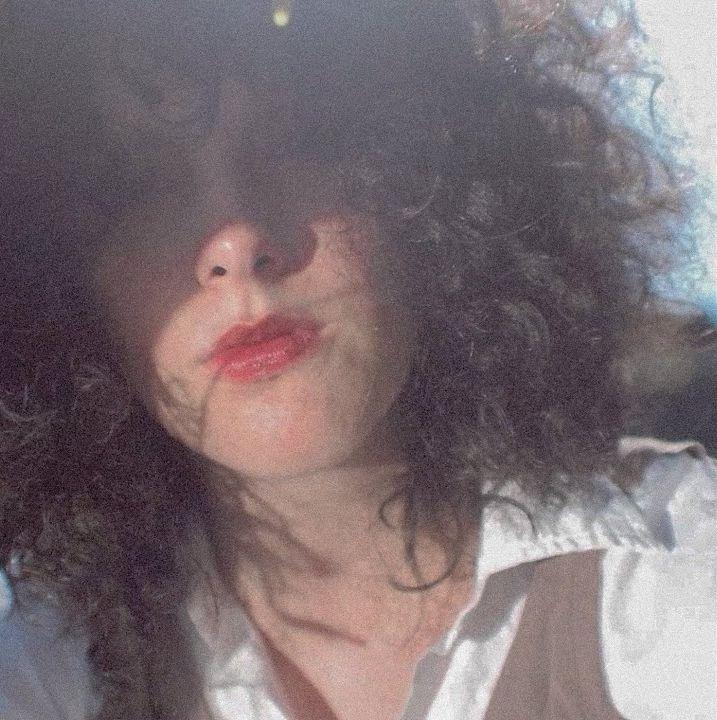 Portada de Sencillo/EP "garota interrompida ", de garotamilena