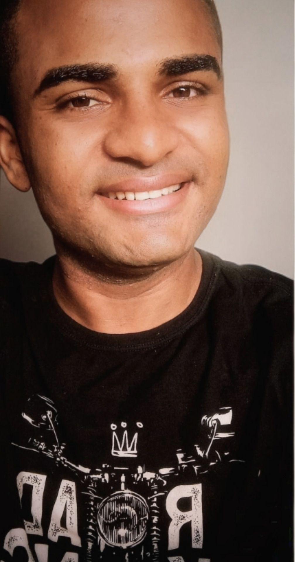 Capa do Álbum "Biografia do Cantor Ivanison: Uma Vida Dedicado À Música Gospel", de Cantor Ivanilson