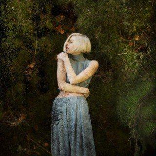 Portada del álbum "Running With The Wolves", de AURORA
