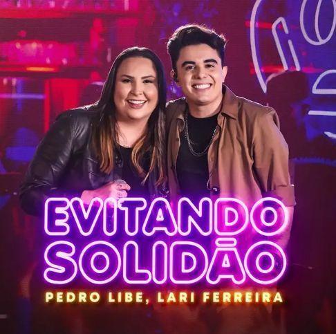 Single/EP cover of "Evitando Solidão (Ao Vivo) (part. Pedro Libe)" by Lari Ferreira