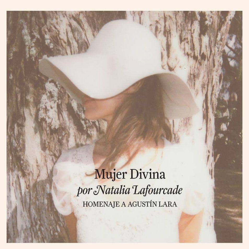 Portada de Álbum "Mujer Divina", de Natalia Lafourcade