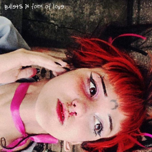 Capa do Álbum "Bullets in Form of Love", de Yoi Fox