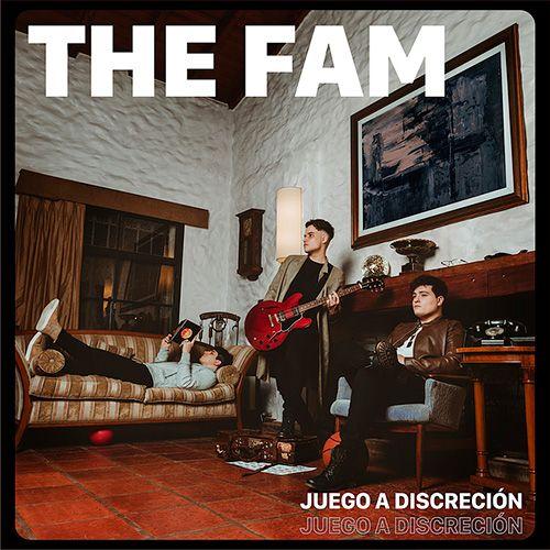 Capa do Álbum "Juego a Discreción", de The FAM
