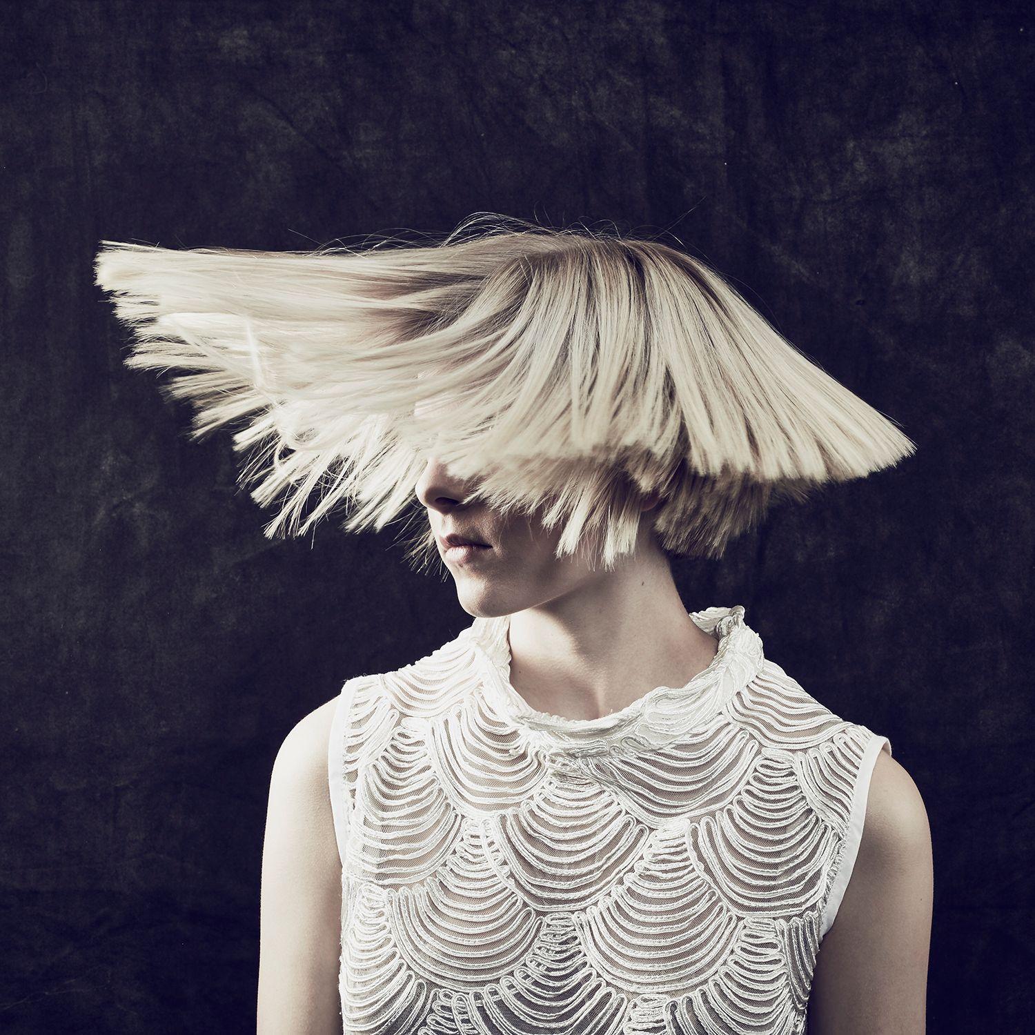 Capa do álbum "Under Stars", de AURORA