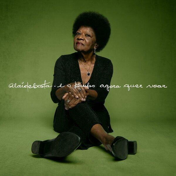 Capa do álbum "E o Tempo Agora Quer Voar", de Alaíde Costa