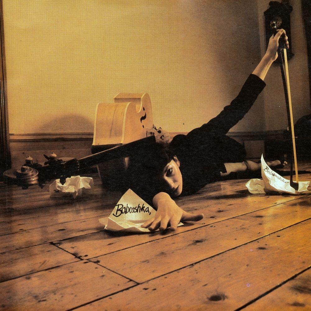 Capa do álbum "Babooshka", de Kate Bush