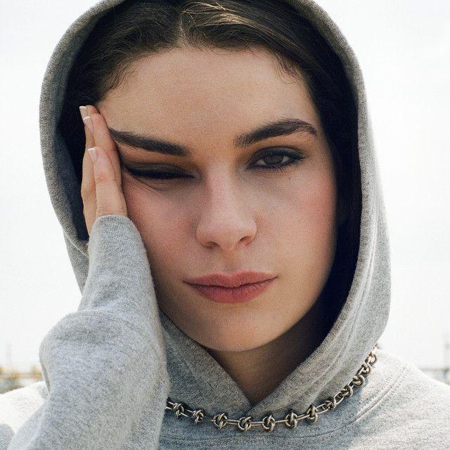 Portada de Álbum "Plaisir Risque Dépendance ", de Adèle Castillon