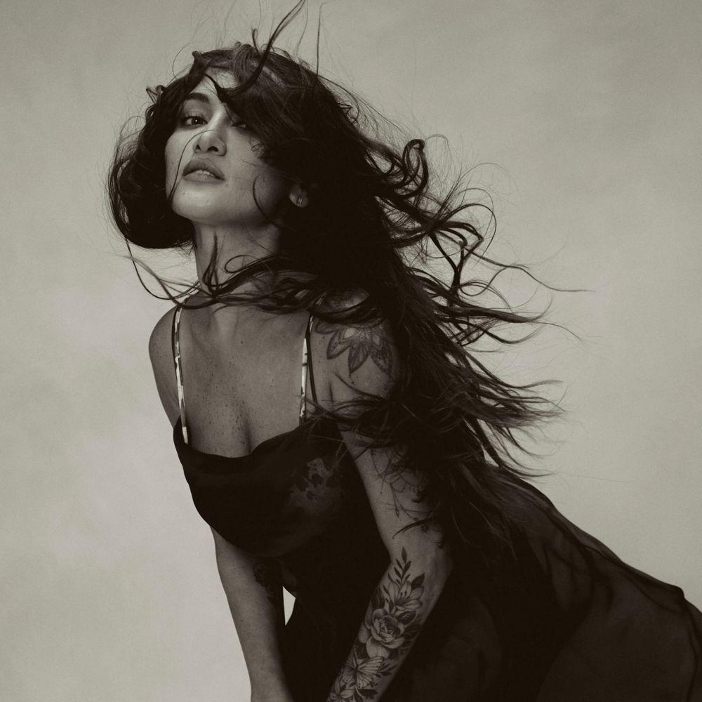 Portada de Sencillo/EP "INTRO (ninguém tem pena)", de Gabi Melim