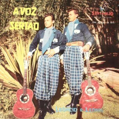 Capa do álbum "A Voz do Sertão", de Leôncio e Leonel