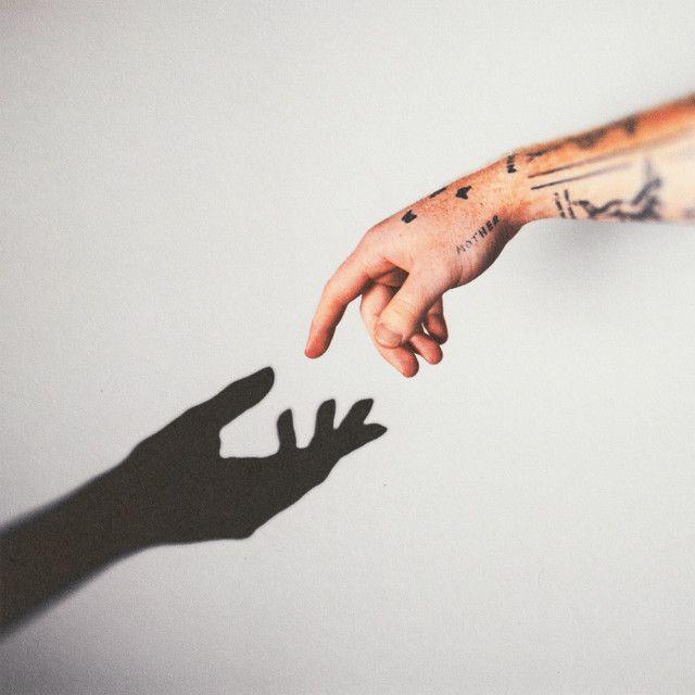 Portada de Sencillo/EP "Chasing Shadows ", de Alex Warren