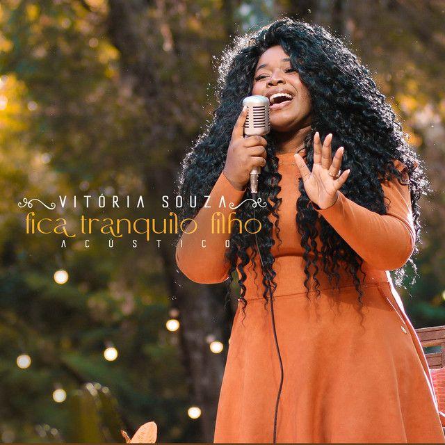 Album cover of "Fica Tranquilo Filho" by Vitória Souza