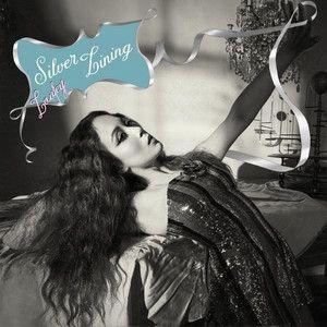 Portada del álbum "Silver Lining", de Laufey