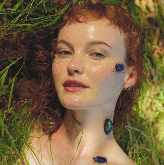 Portada de Álbum "BUG", de Kacy Hill