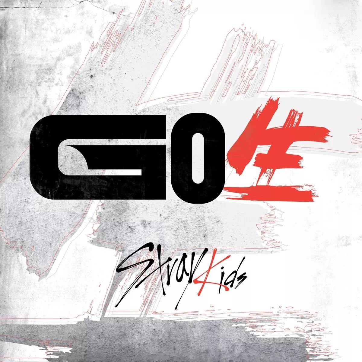 Capa do álbum "GO LIVE", de Stray Kids