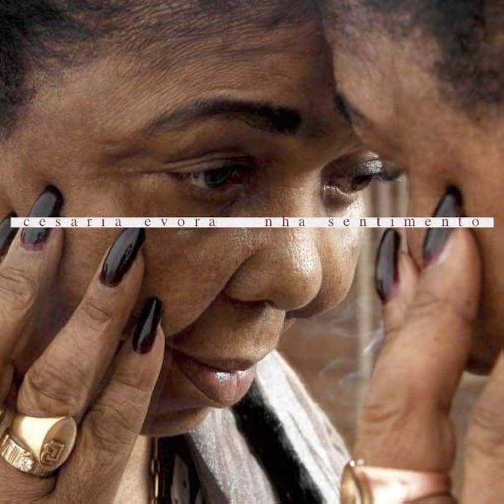 Portada del álbum "Nha Sentimento", de Cesária Évora