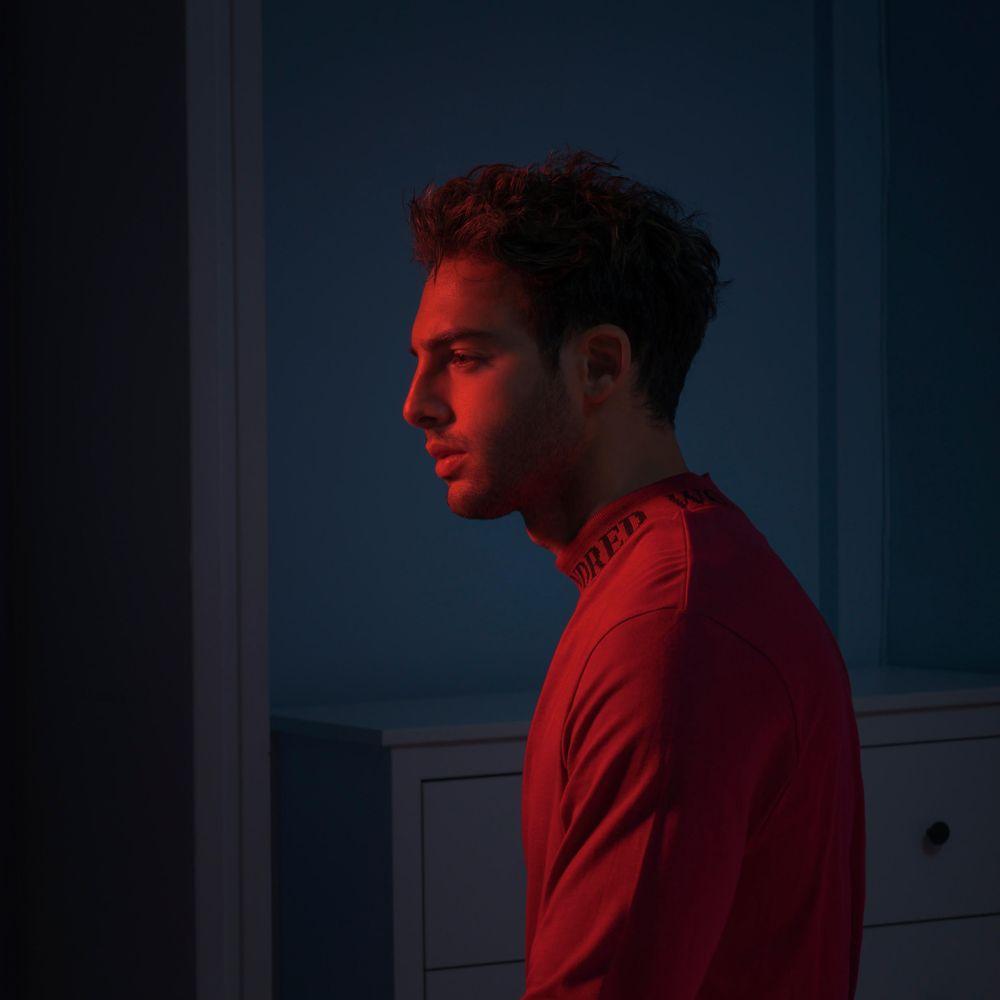 Album cover of "Holding Me More" by Darin