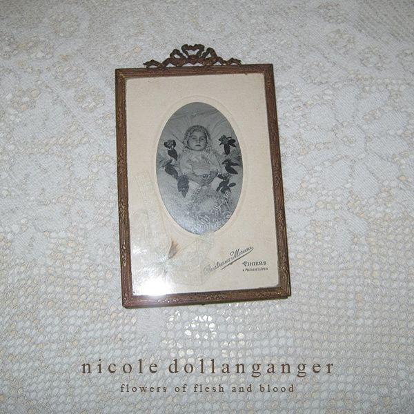 Portada de Álbum "Flowers Of Flesh And Blood", de Nicole Dollanganger
