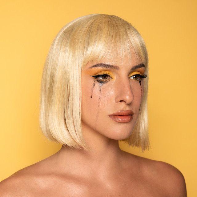 Capa do Álbum "STAGES", de Njomza