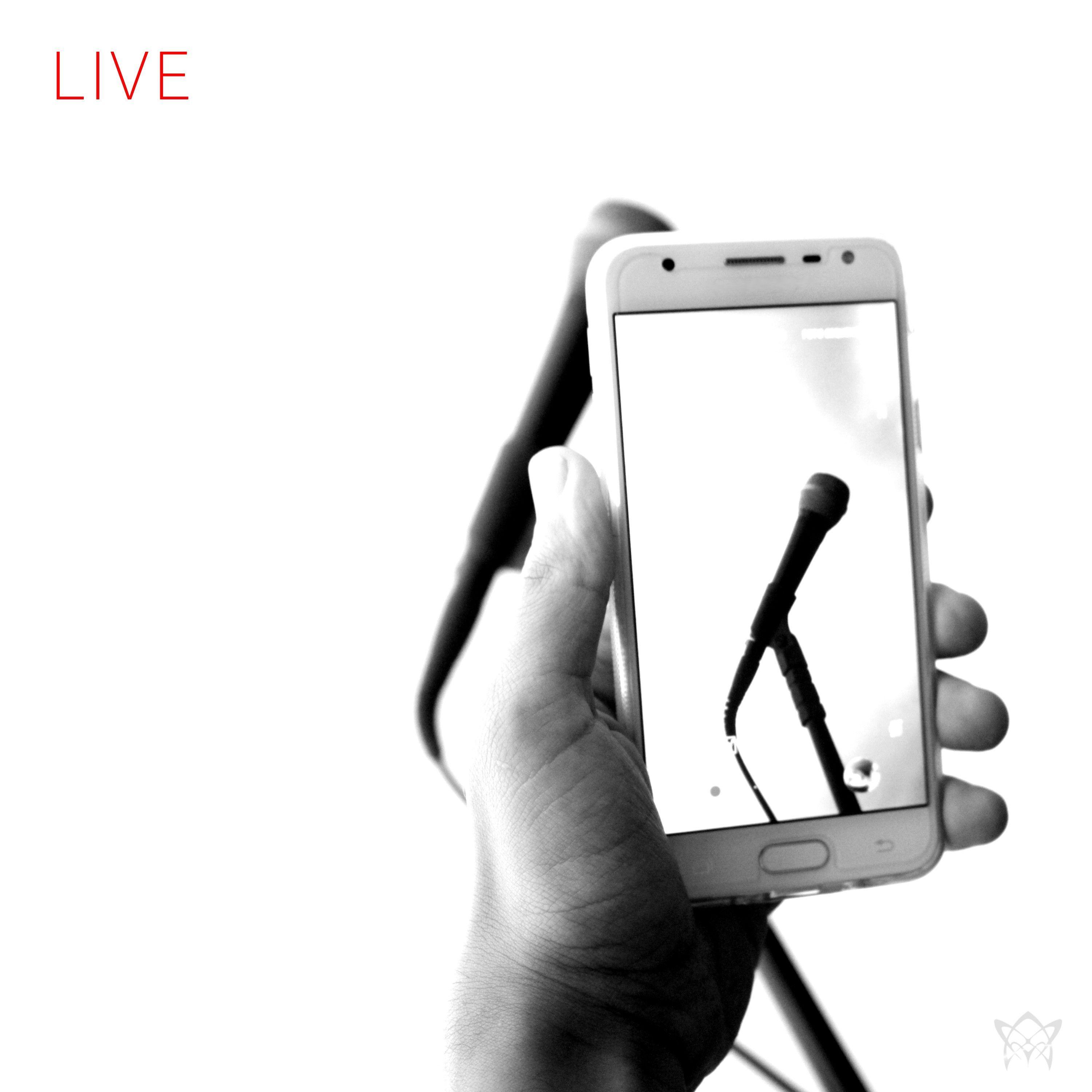 Single/EP cover of "Live" by Alameda dos Anjos