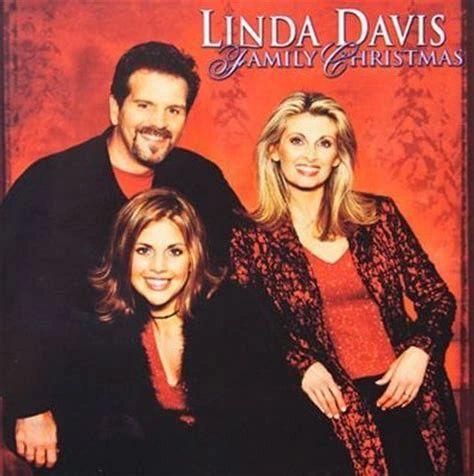 Portada de Álbum "Family Christmas", de Linda Davis