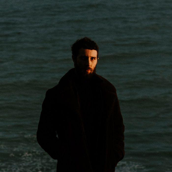 Album cover of "Moon" by Luke De-Sciscio