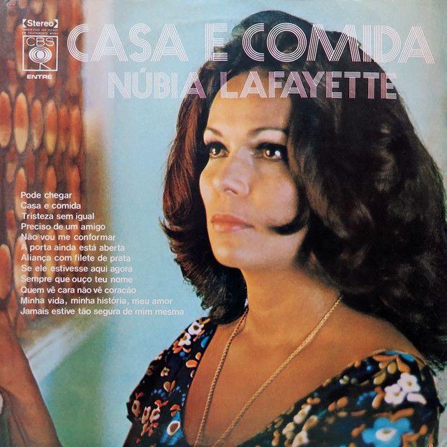 Portada de Álbum "Casa e Comida", de Núbia Lafayette