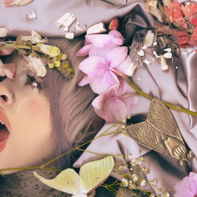 Portada del álbum "POSSESSION", de Melanie Martinez