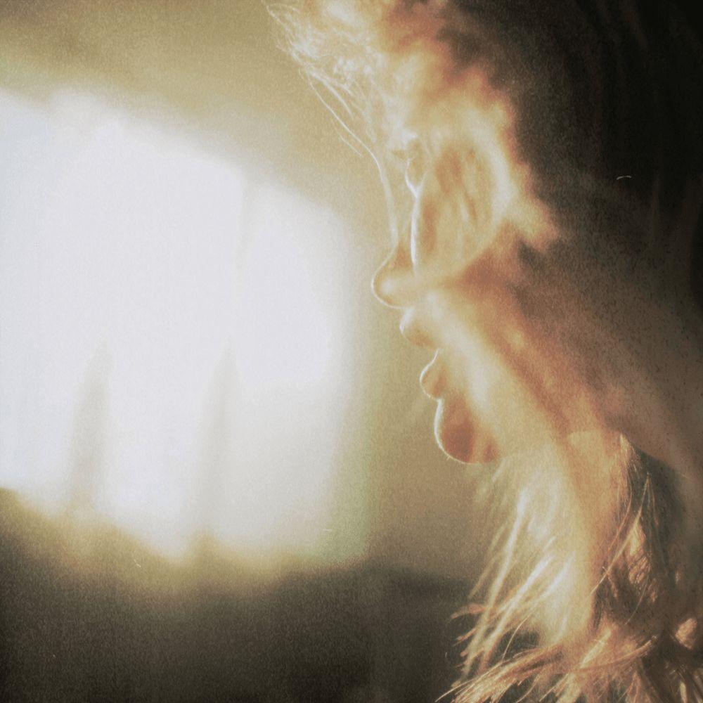 Capa do Single/EP "Hit Your Knees", de Paris Jackson