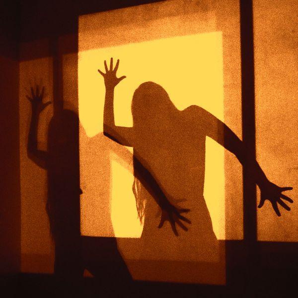 Capa do Single/EP "Cronos", de Magalí Sare