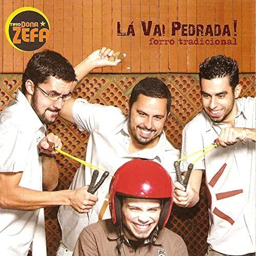 Portada de Álbum "Lá Vai Pedrada", de Trio Dona Zefa