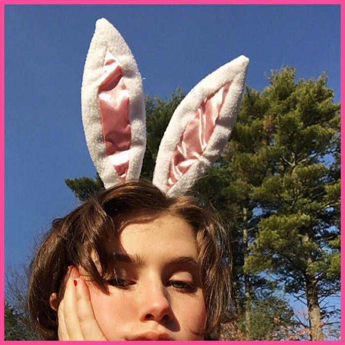 Portada del álbum "moth girl", de Clairo